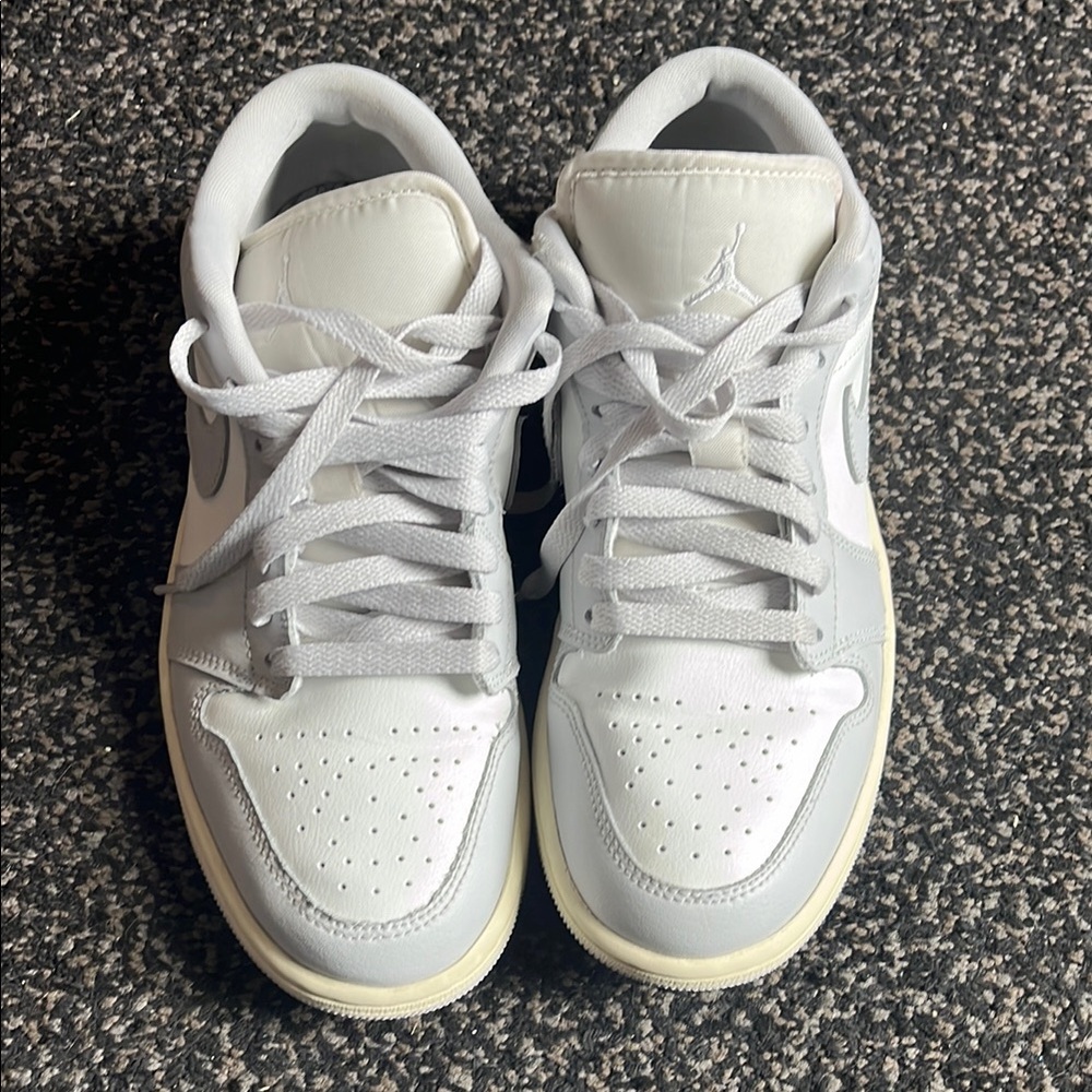 Nike Women's White and Gray Sneakers